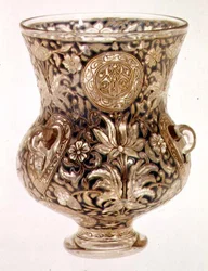 Lampe suspendue avec décoration dorée et émaillée de style islamique par Joseph Brocard, 1878